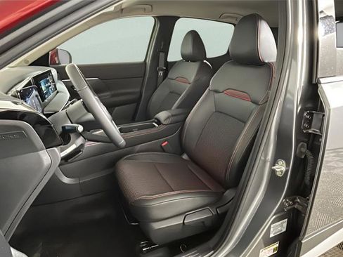 Used 2025 Nissan Kicks SR image 23