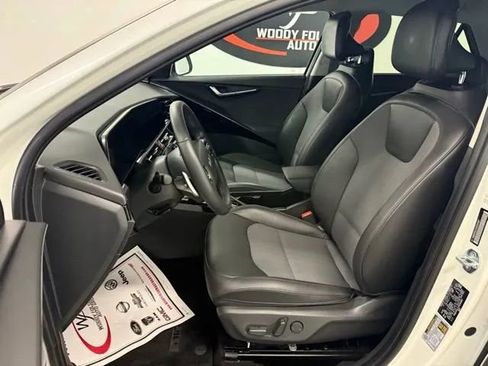 Used 2025 Kia Niro EX image 11