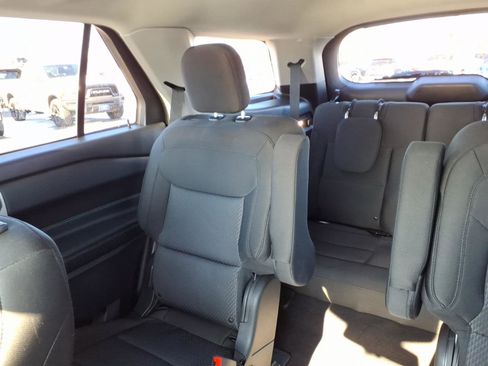 Used 2022 Ford Explorer XLT image 13