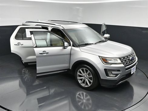 Used 2017 Ford Explorer Limited FWD image 37