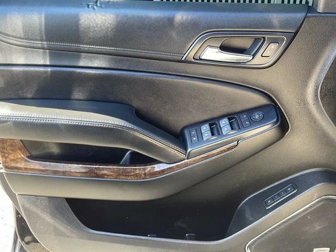 Used 2020 Chevrolet Suburban LT RWD image 25