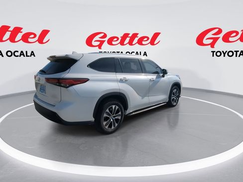 Used 2021 Toyota Highlander XLE image 8