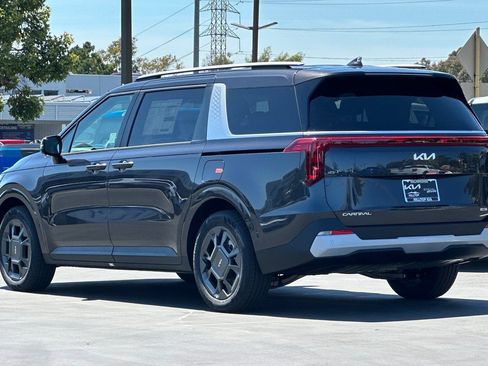 New 2026 Kia Carnival EX FWD image 6