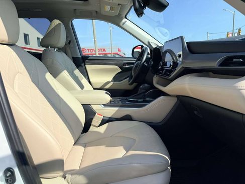 Used 2023 Toyota Highlander Platinum AWD/4WD image 13
