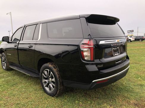 Used 2021 Chevrolet Suburban LT w/ LT Signature Plus Package image 4