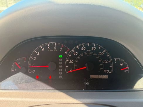 Used 2005 Toyota Camry XLE image 16