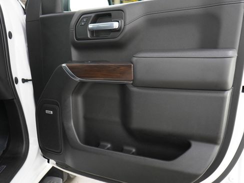 Used 2021 GMC Sierra 1500 SLT w/ SLT Convenience Package AWD/4WD image 9