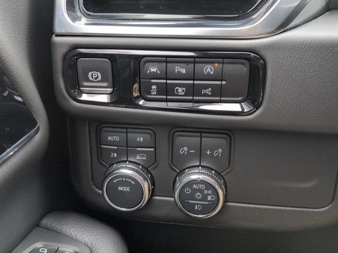 Used 2025 GMC Yukon XL Denali AWD/4WD image 15