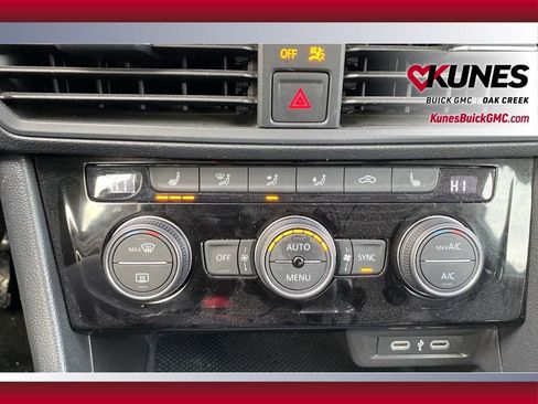 Used 2024 Volkswagen Jetta SE image 19