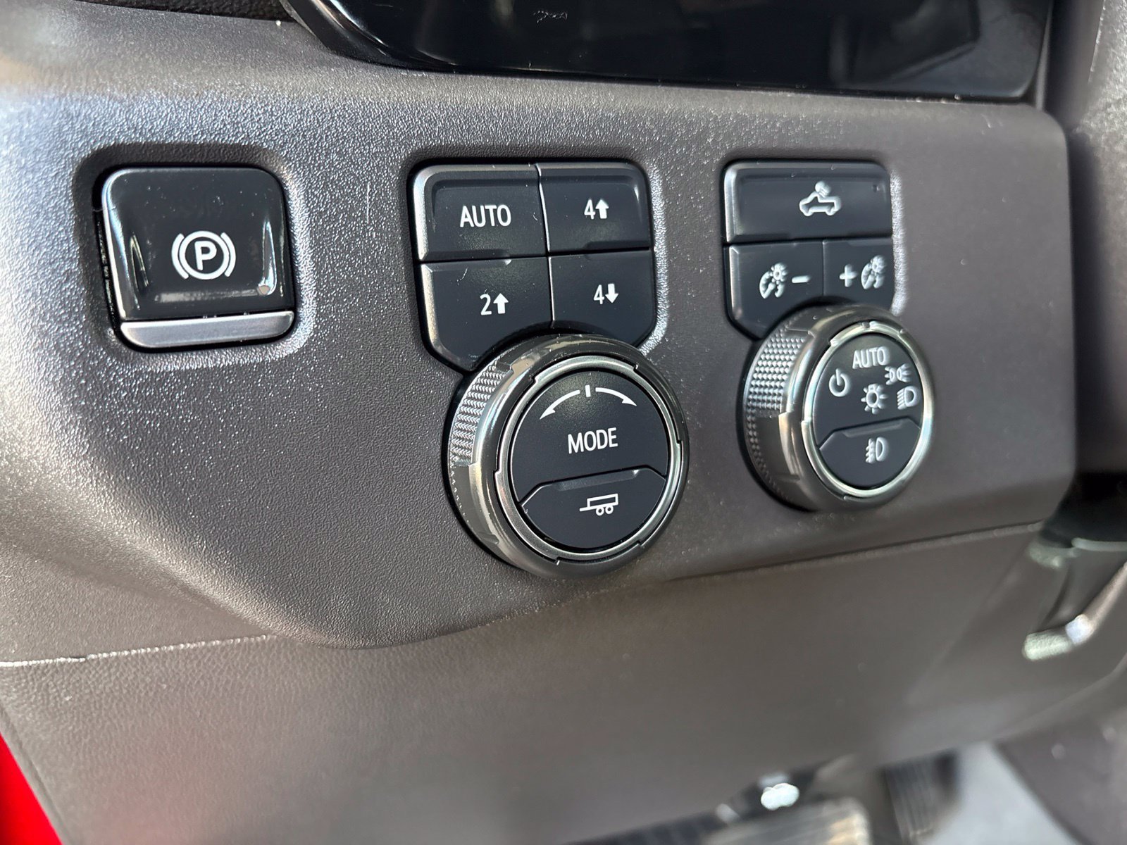 Used 2024 Chevrolet Silverado 1500 LT Trail Boss w/ Convenience Package II AWD/4WD image 14