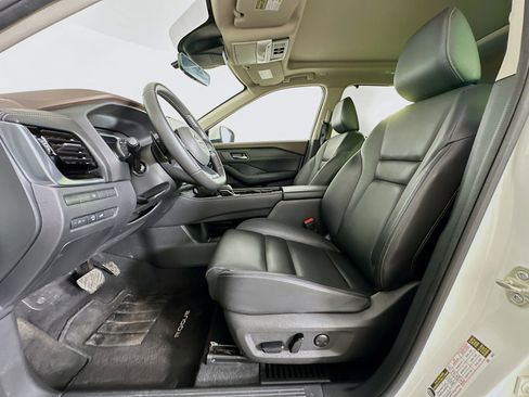 Used 2023 Nissan Rogue SL w/ SL Premium Package image 13