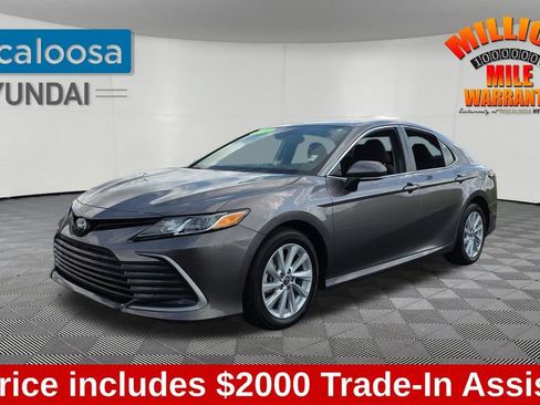 Used 2024 Toyota Camry LE image 3