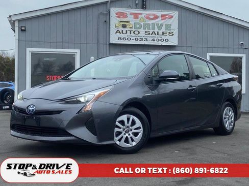 Used 2017 Toyota Prius Two image 1