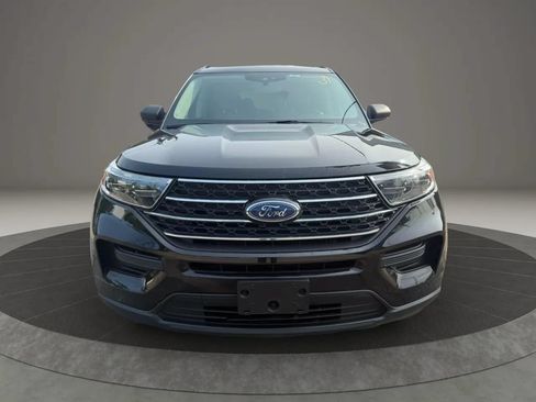Used 2021 Ford Explorer XLT AWD/4WD image 2