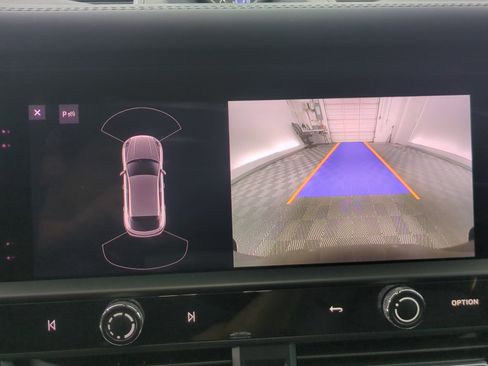 Certified 2022 Porsche Macan AWD/4WD image 15