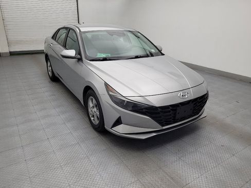 Used 2021 Hyundai Elantra SE FWD image 13