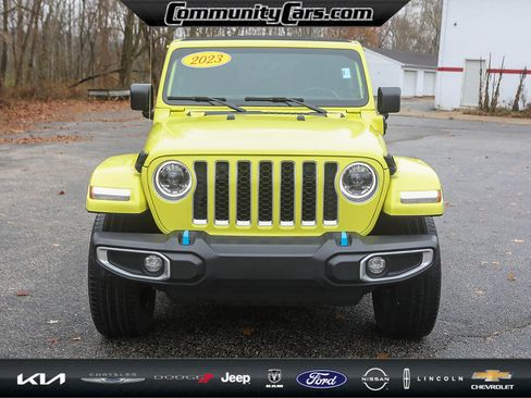 Used 2023 Jeep Wrangler Sahara w/ Cold Weather Group image 10