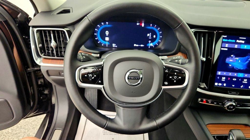 Used 2025 Volvo V60 B5 Cross Country Plus AWD/4WD image 14