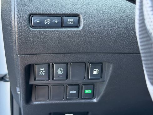 Used 2019 Nissan Rogue S image 10