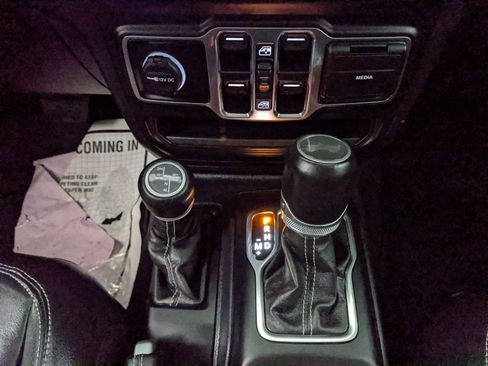 Used 2023 Jeep Wrangler Unlimited Sahara image 16