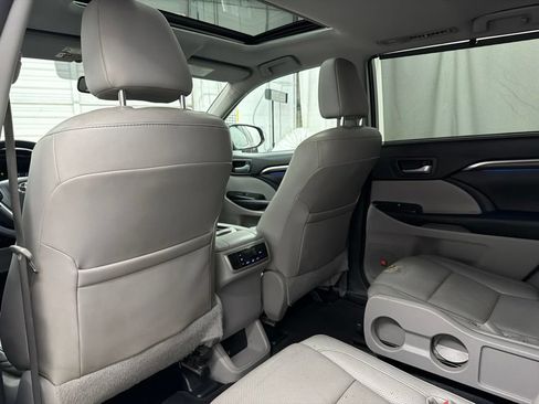 Used 2015 Toyota Highlander Limited FWD image 25