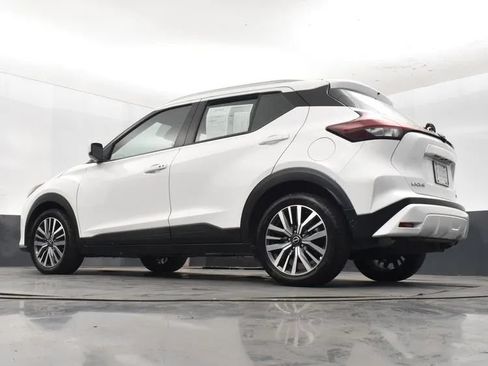 Used 2023 Nissan Kicks SV FWD image 12