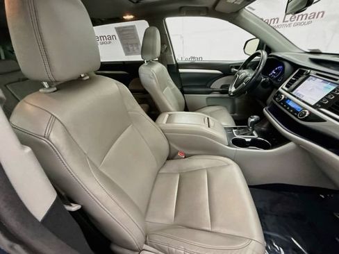 Used 2016 Toyota Highlander XLE AWD/4WD image 30