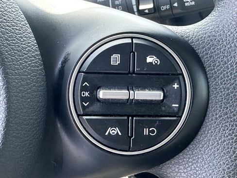 Used 2025 Kia Soul LX FWD image 24