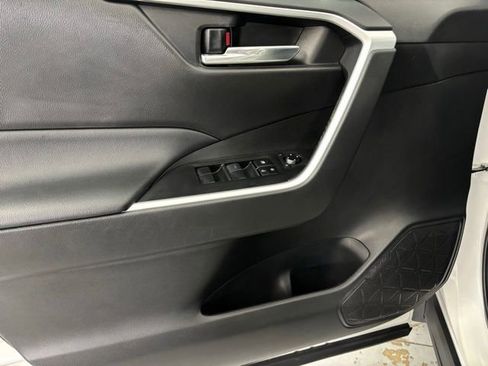 Used 2021 Toyota RAV4 XLE image 10
