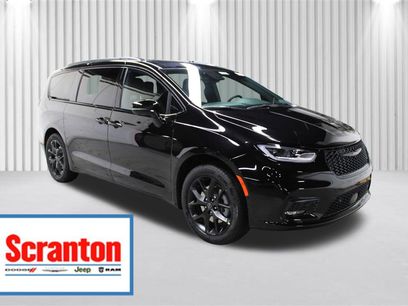 New 2026 Chrysler Pacifica Select