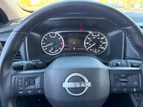 Certified 2025 Nissan Rogue SV FWD image 27