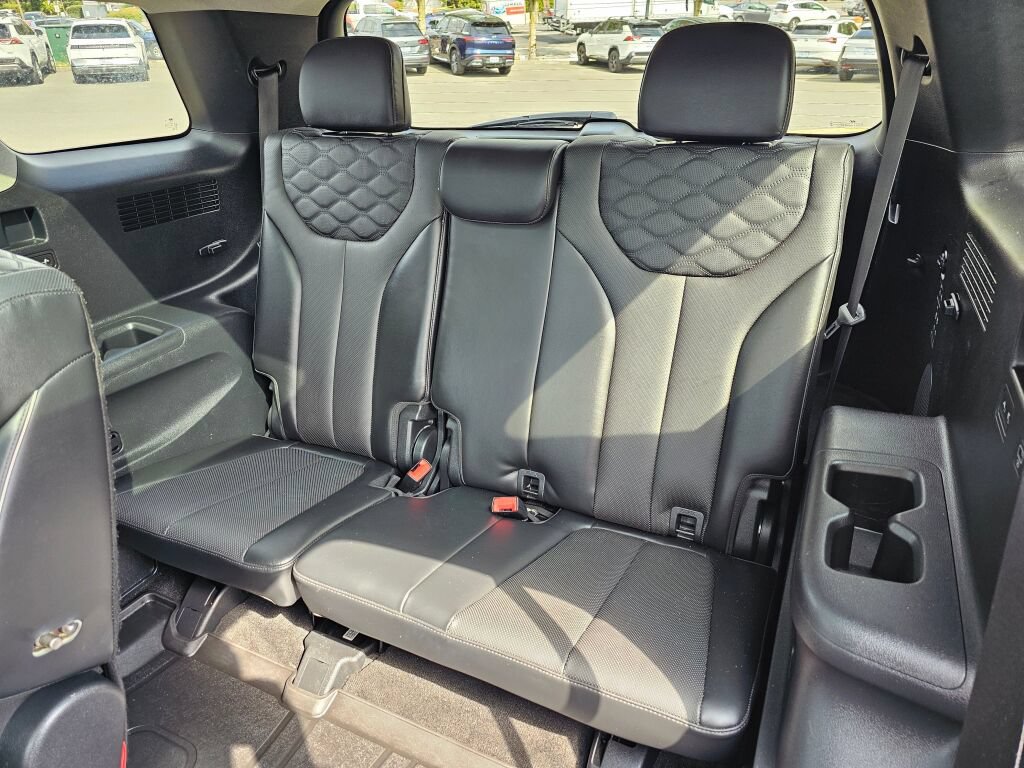 Used 2021 Hyundai Palisade Limited w/ Winter Package AWD/4WD image 25