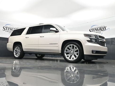 Used 2015 Chevrolet Suburban LTZ RWD image 17