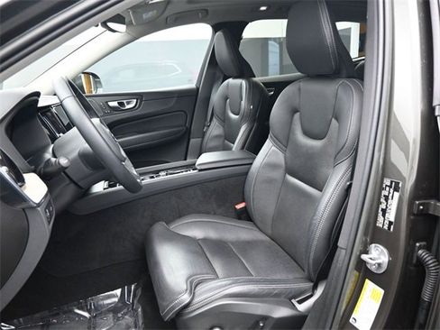 Used 2022 Volvo XC60 B6 Inscription w/ Advanced Package image 9