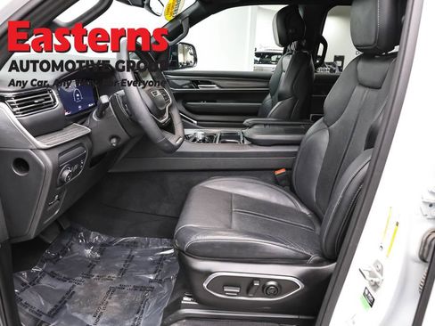 Used 2024 Jeep Wagoneer L Series II RWD image 14