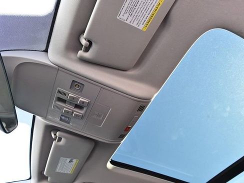 Used 2023 Volkswagen Taos SE w/ Panoramic Sunroof Package image 22