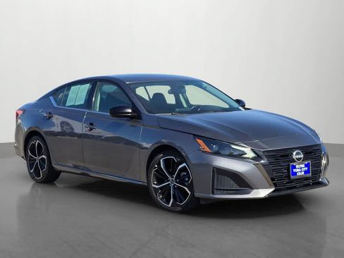 Used 2024 Nissan Altima 2.5 SR FWD image 8