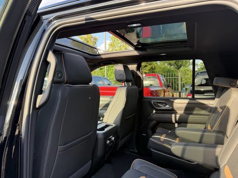 Used 2024 GMC Yukon AT4 w/ AT4 Premium Plus Package AWD/4WD image 12