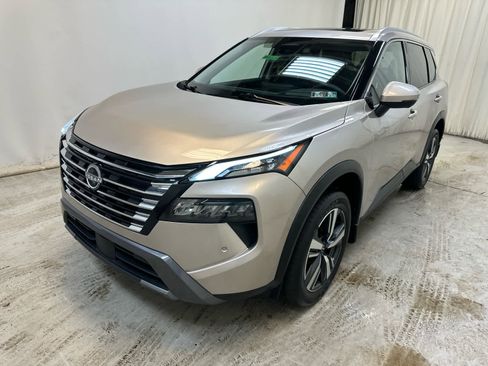 Certified 2025 Nissan Rogue SL w/ Tech Package image 10