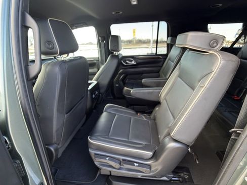 Used 2023 Chevrolet Suburban Premier image 17