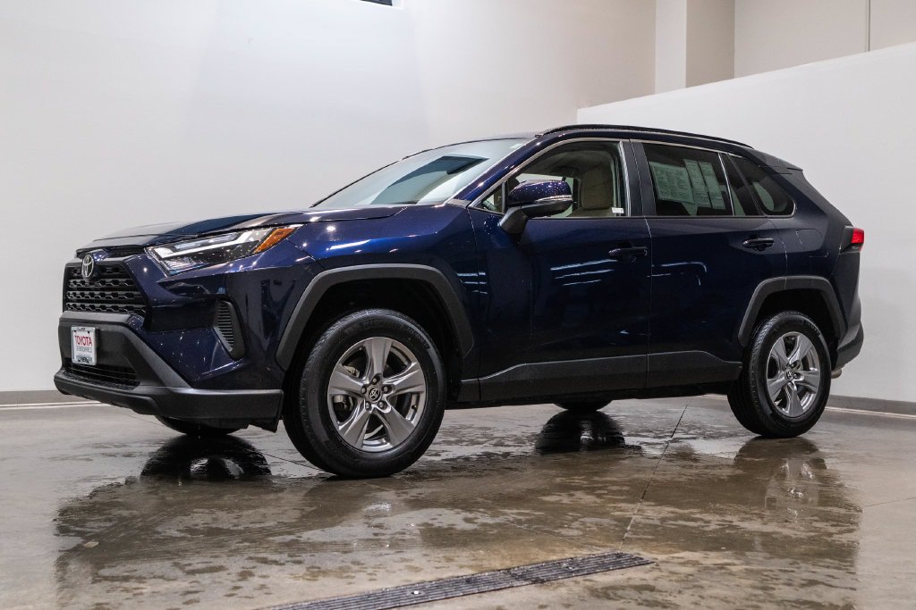 Used 2025 Toyota RAV4 XLE AWD/4WD image 3