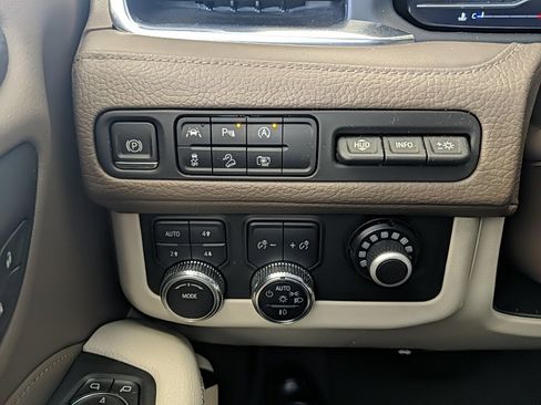 Used 2023 GMC Yukon XL Denali image 27