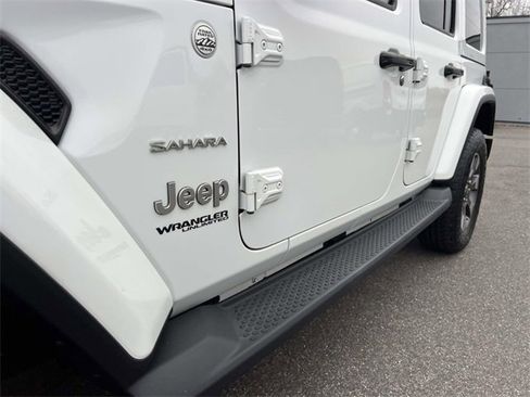 Used 2019 Jeep Wrangler Unlimited Sahara image 12