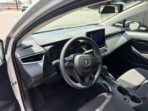 Used 2023 Toyota Corolla LE FWD image 4