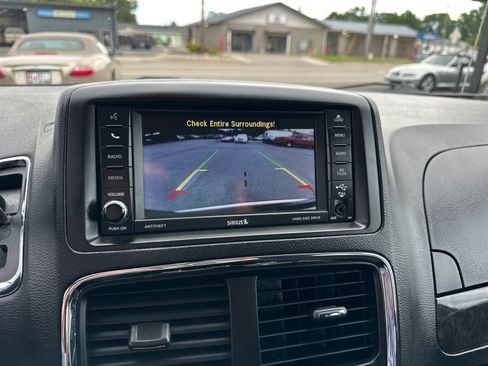 Used 2017 Dodge Grand Caravan SE w/ UConnect Hands-Free Group FWD image 29