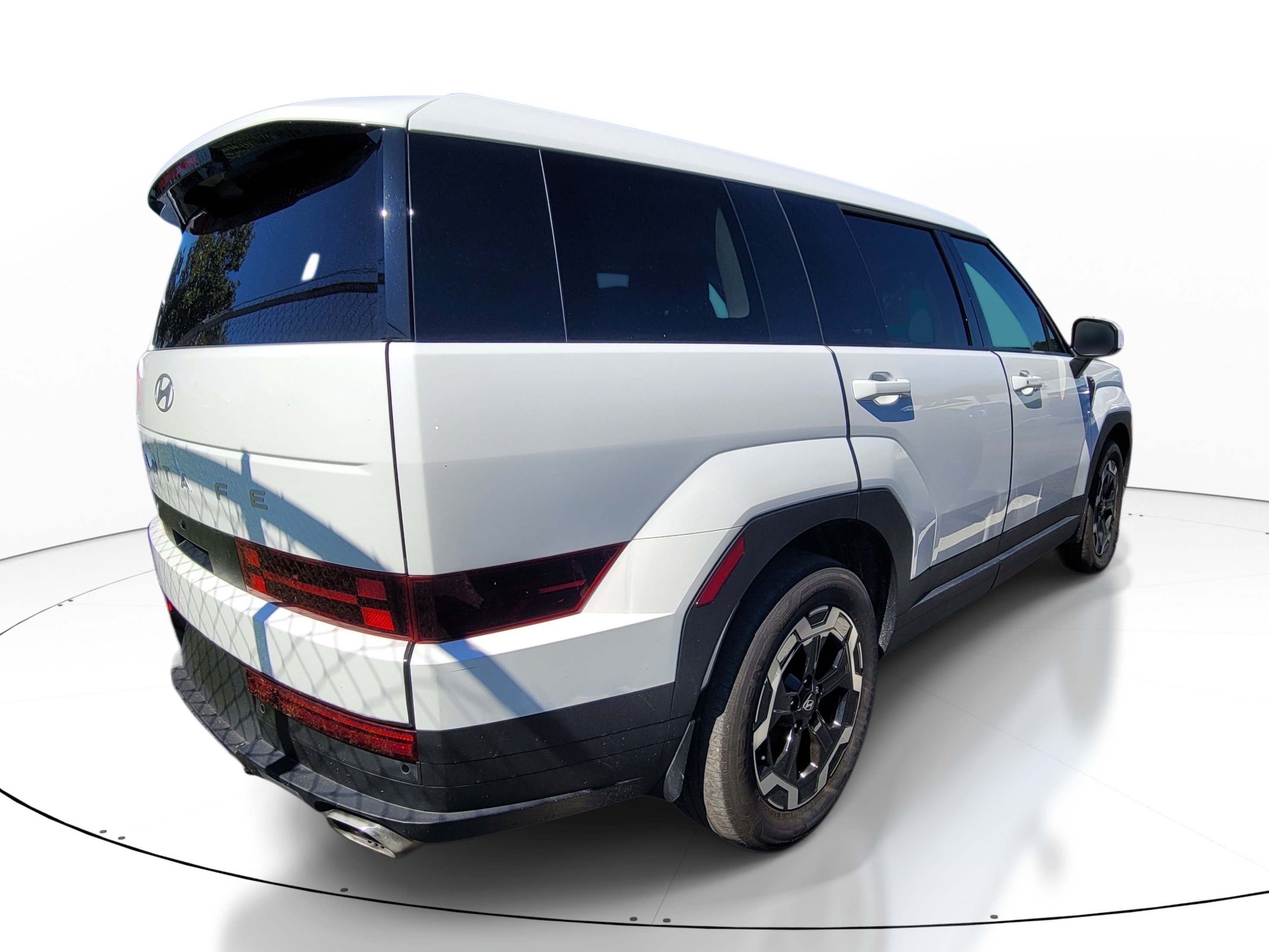 Used 2025 Hyundai Santa Fe SE FWD image 4