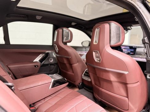 Used 2024 BMW i7 xDrive60 image 49