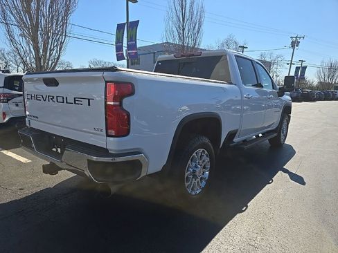 Used 2025 Chevrolet Silverado 2500 LTZ w/ LTZ Premium Package AWD/4WD image 8