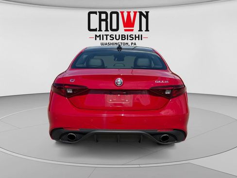Used 2017 Alfa Romeo Giulia AWD image 4
