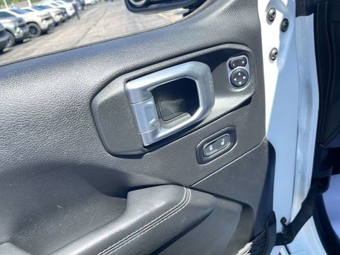 Used 2021 Jeep Wrangler Unlimited Sahara w/ Cold Weather Group AWD/4WD image 23